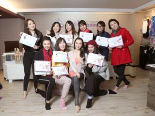 唐幼馨瑜珈堤斯